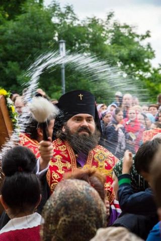 Курортный сезон на Кавминводах открывается благословением вод Курортный сезон на Кавминводах открывается благословением вод