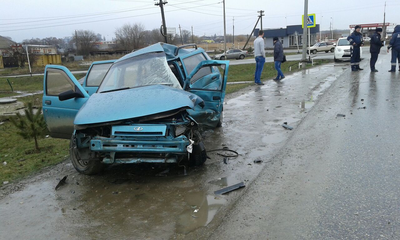 В Ставропольском крае два человека погибли в ДТП с грузовым автомобилем В Ставропольском крае два человека погибли в ДТП с грузовым автомобилем