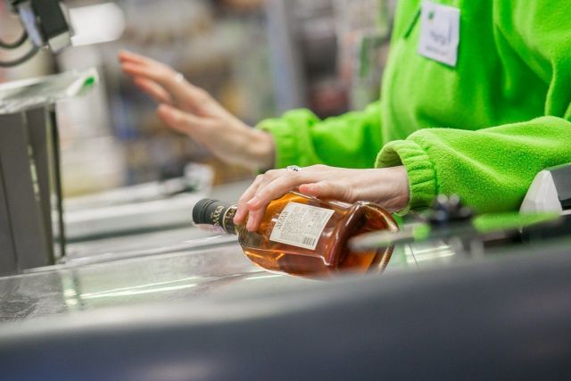 Россиянам в возрасте до 20 лет могут запретить покупать алкоголь Россиянам в возрасте до 20 лет могут запретить покупать алкоголь