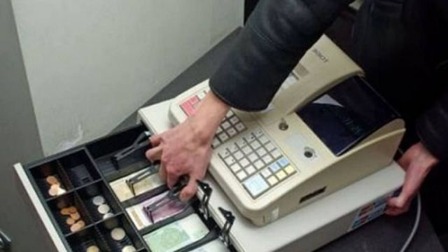 В Ставропольском крае сотрудник магазина украл из кассы 250 тысяч рублей В Ставропольском крае сотрудник магазина украл из кассы 250 тысяч рублей