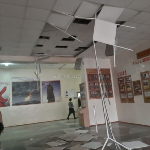 В ставропольском лицее от сквозняка обрушился потолок В ставропольском лицее от сквозняка обрушился потолок