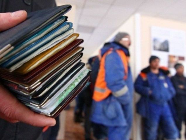 В Пятигорске сотрудница МВД прописала 30 иностранцев в чужом доме В Пятигорске сотрудница МВД прописала 30 иностранцев в чужом доме