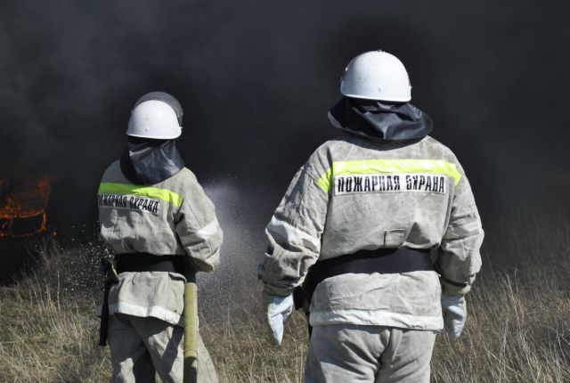 На Ставрополье пожарные спасли от огня ферму На Ставрополье пожарные спасли от огня ферму