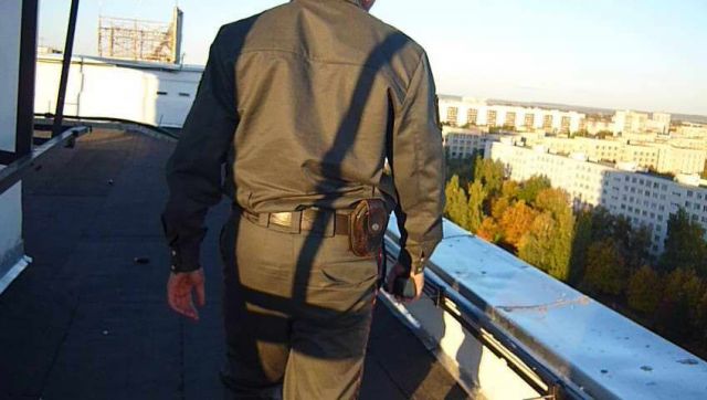 Полиция Ставрополя проверяет информацию о бегавших по крыше пятиэтажки подростках Полиция Ставрополя проверяет информацию о бегавших по крыше пятиэтажки подростках