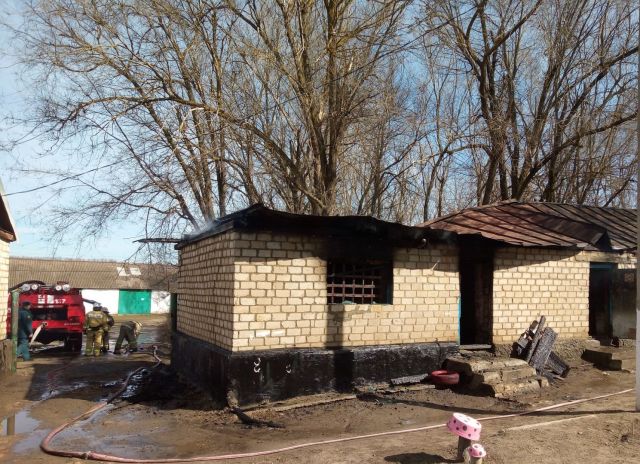 На территории школы-интерната в селе Падинском произошёл пожар На территории школы-интерната в селе Падинском произошёл пожар