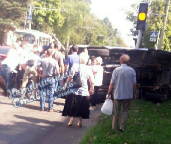 В Ставрополе перевернулась машина скорой помощи В Ставрополе перевернулась машина скорой помощи