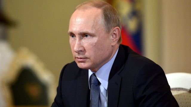 Владимир Путин пообещал ставропольским аграриям продолжить сдерживание цен на ГСМ Владимир Путин пообещал ставропольским аграриям продолжить сдерживание цен на ГСМ