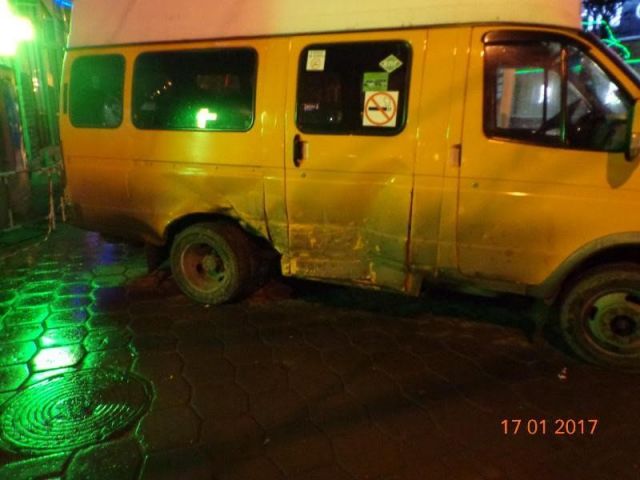 В Ставрополе маршрутка столкнулась с легковушкой, есть пострадавший В Ставрополе маршрутка столкнулась с легковушкой, есть пострадавший