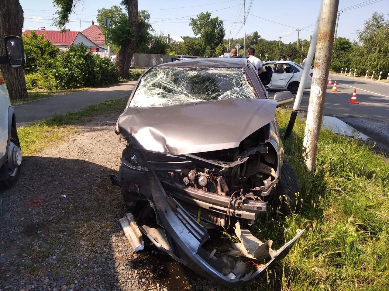 Двое детей и трое взрослых пострадали в аварии в Невинномысске