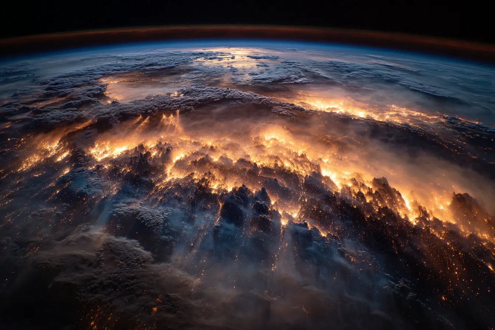 Искусственный интеллект за трое суток обработал десятки тысяч фотографий, сделанных за всю историю телескопа «Хаббл» и нашёл сотни новых космических объектов