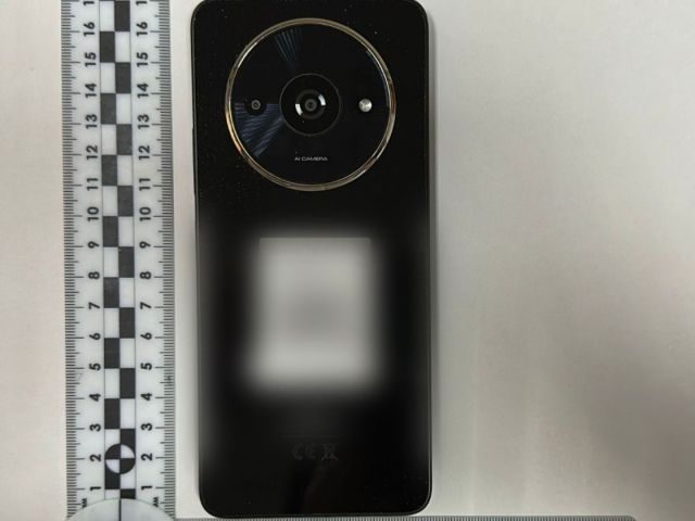 На Ставрополье инспектор колонии пытался пронести телефоны заключённым за взятку