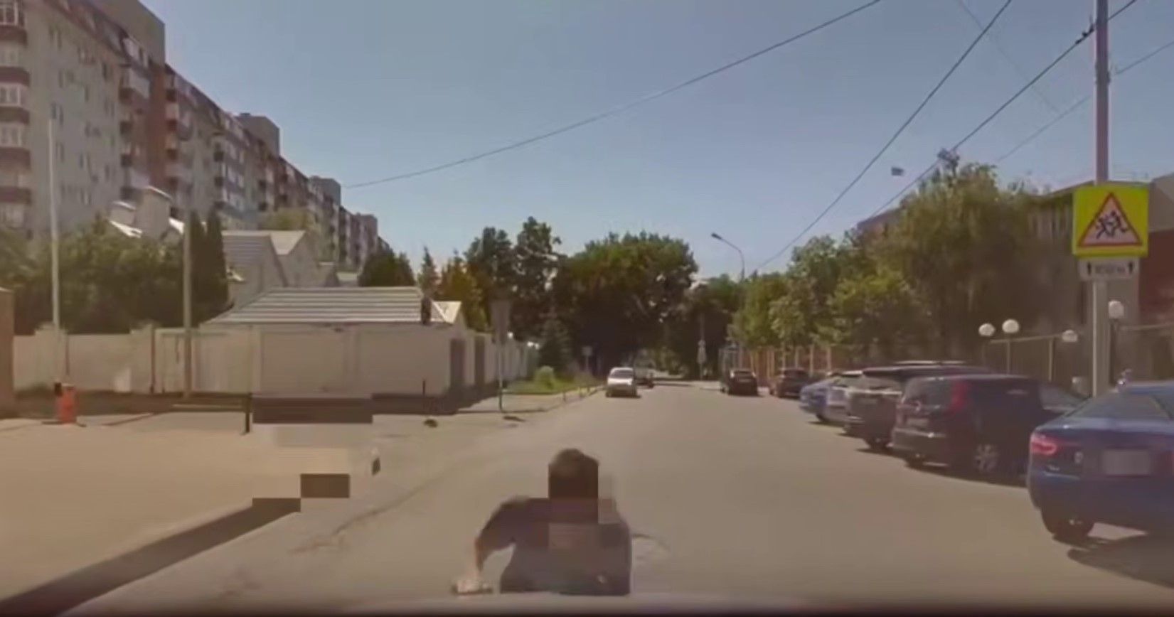 В Ставрополе иномарка сбила 13-летнего школьника, внезапно выбежавшего из-за машины