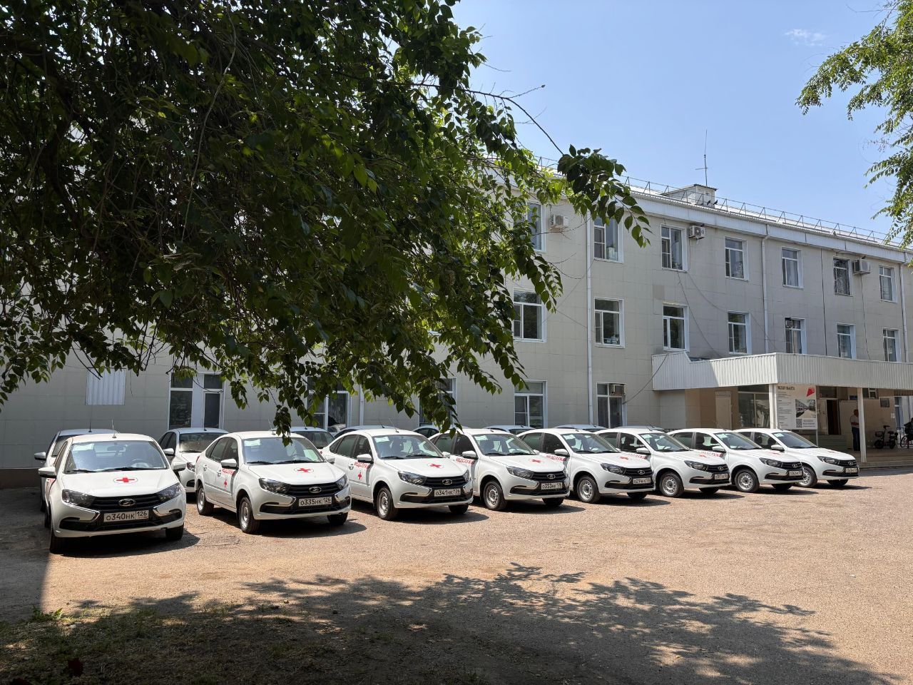Автопарк Левокумской районной больницы пополнил 21 автомобиль за 35,7 млн рублей
