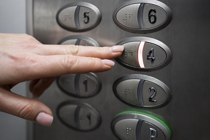 Прокуратура заставила ТСЖ отремонтировать неисправные лифты в многоэтажке Ставрополя