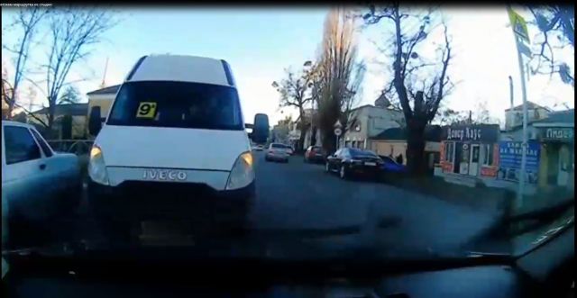 В Ставрополе маршрутчик, пытавшийся объехать «пробку» по встречной полосе, не согласился с составленным протоколом В Ставрополе маршрутчик, пытавшийся объехать «пробку» по встречной полосе, не согласился с составленным протоколом