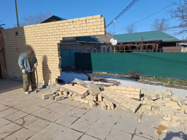 После серии штрафов владелец снес самовольно построенное кафе