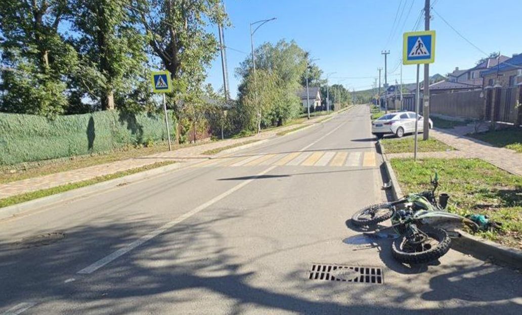 В Ставрополе ищут водителя, скрывшегося после столкновения с юным питбайкером