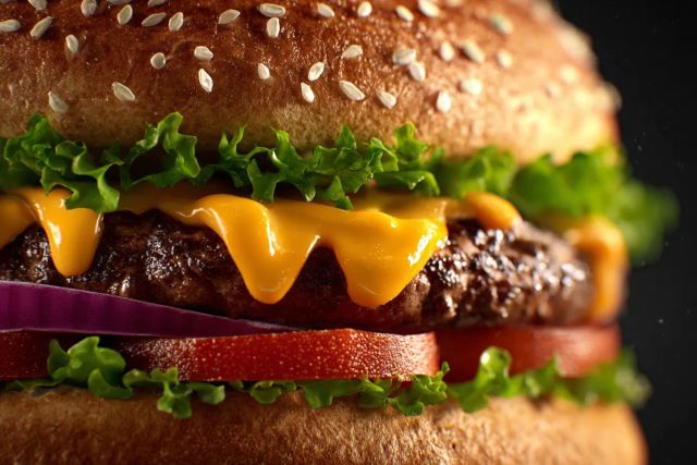 Диетолог назвал 3 продукта, которые нельзя есть после 40 лет