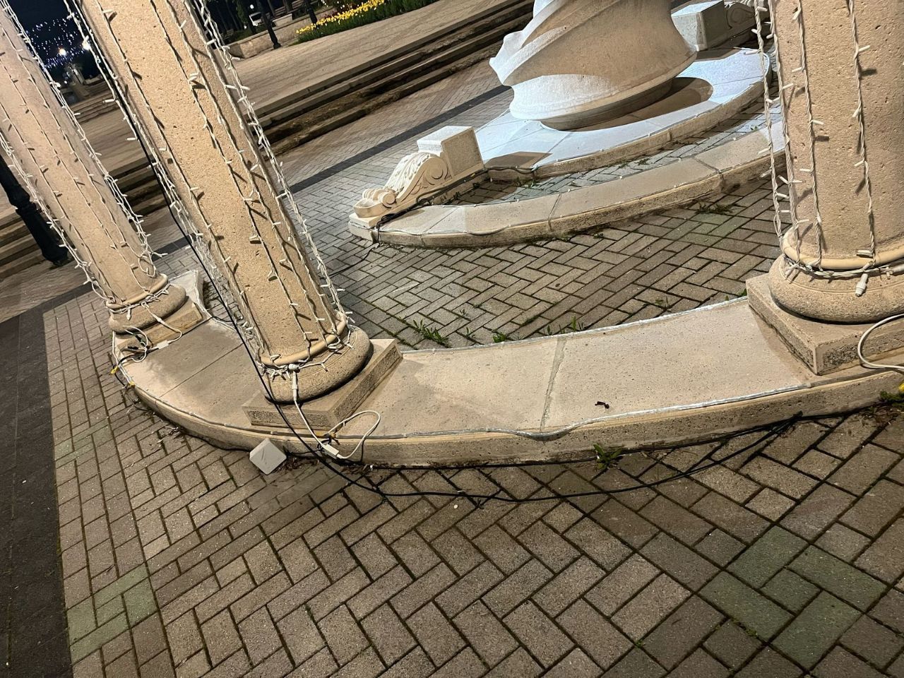 Вандалы испортили подсветку бульвара в Ессентуках