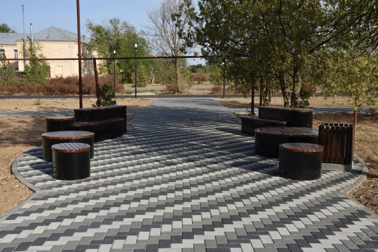 Апанасенковский парк продолжают благоустраивать