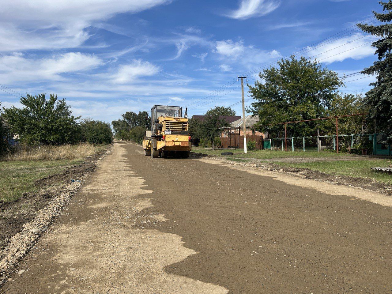 Асфальт уложат на двух улицах станицы Новоалександровского округа