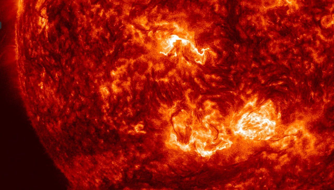 Солнце выбросило плазму в направлении Земли