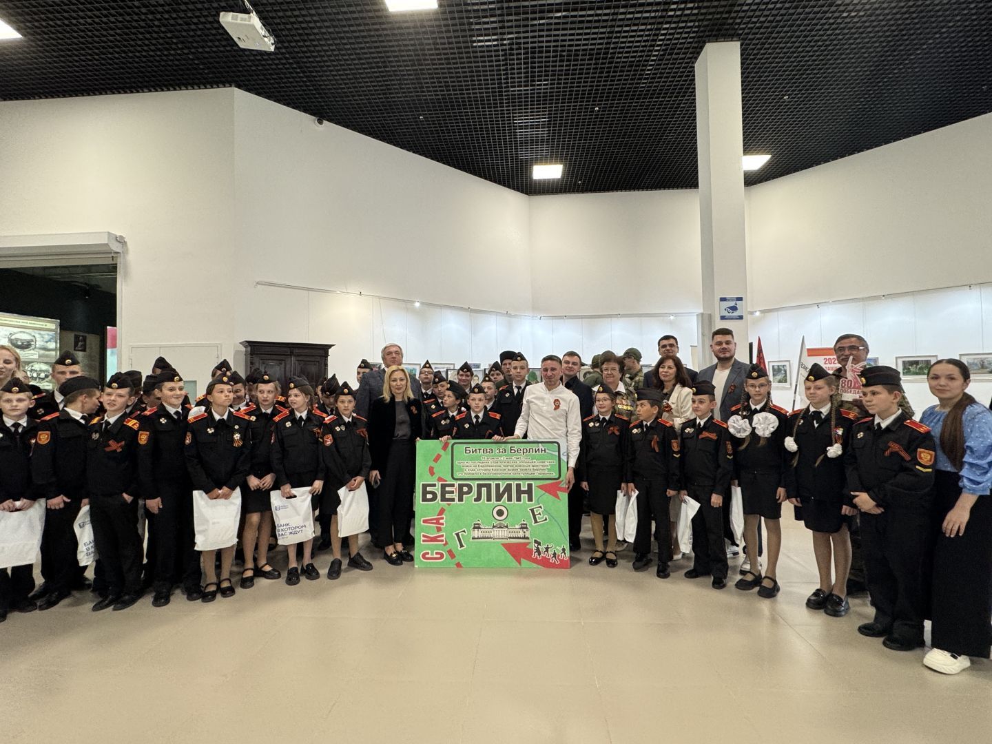 Уникальную карту военных действий 1942-1945 годов из песка создали на Ставрополье