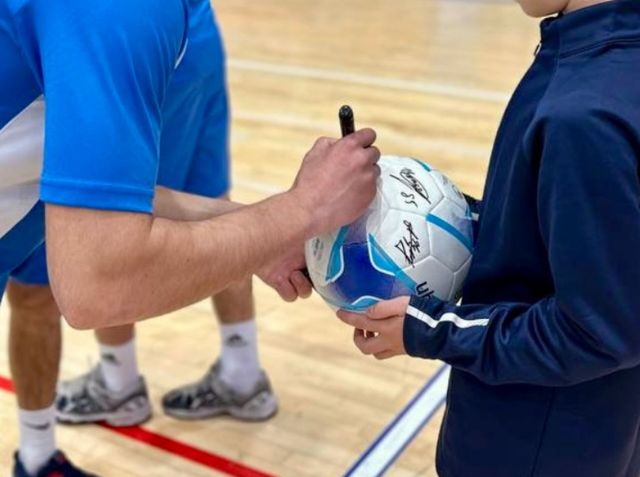 Ставропольские следователи и футболисты осуществили мечту ребят из детского дома