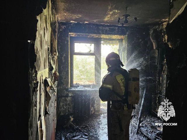 20 человек эвакуировали из-за пожара в многоэтажке Михайловска