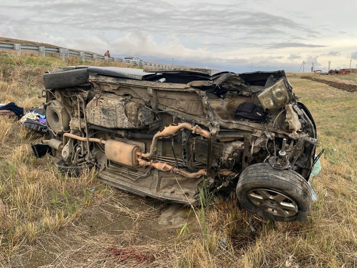 Двое детей и четверо взрослых пострадали при опрокидывании минивэна на Ставрополье