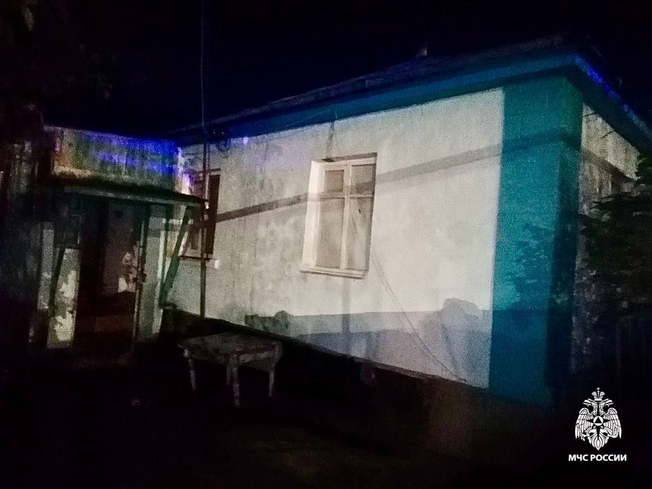 В селе Надежда загорелась крыша частного дома