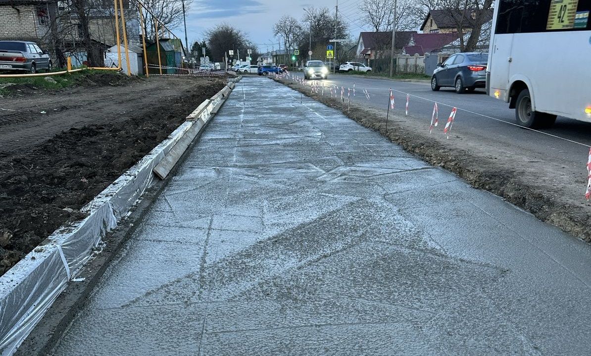 В Ставрополе начали обустраивать дополнительную полосу движения на улице Чапаева
