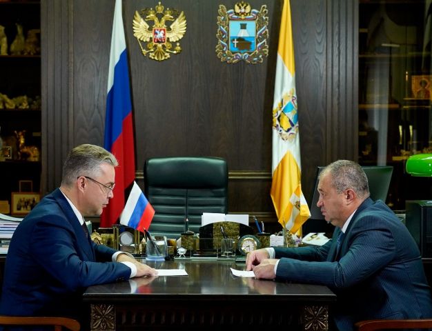 Губернатор Ставрополья провёл рабочую встречу с краевым министром дорожного хозяйства и транспорта Губернатор Ставрополья провёл рабочую встречу с краевым министром дорожного хозяйства и транспорта