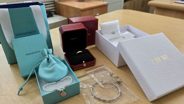 Картье — это для меня: пассажирку из Дубая задержали в Минводах с партией ювелирки на миллион рублей