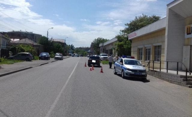 На Ставрополье водитель легковушки сбил 9-летнюю девочку На Ставрополье водитель легковушки сбил 9-летнюю девочку