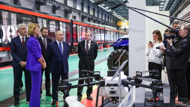 Путин ознакомился с разработками беспилотных сельхозмашин Ставропольского аграрного университета