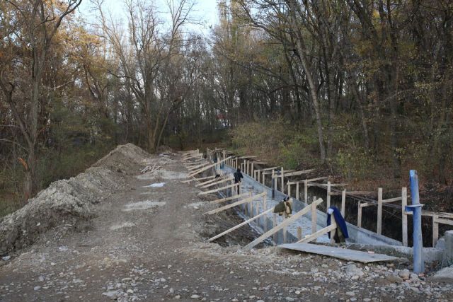 На Комсомольском озере в Ставрополе начался демонтаж водоотводящих лотков На Комсомольском озере в Ставрополе начался демонтаж водоотводящих лотков