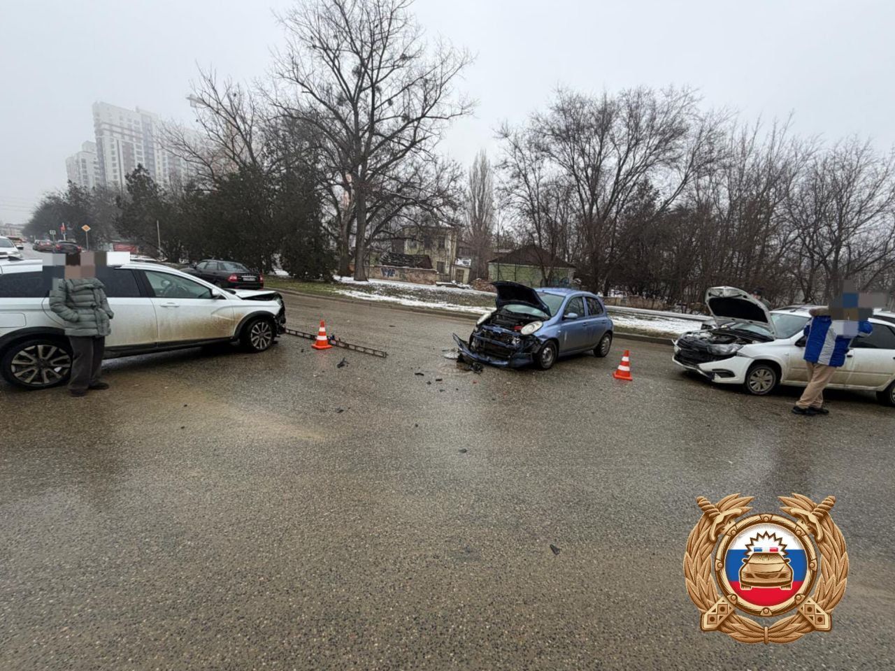 Два человека попали в больницу после тройного ДТП в Ставрополе