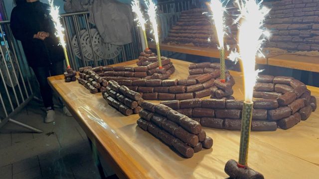 В Кисловодске в День города раздали 222 кг пирожного «картошка»