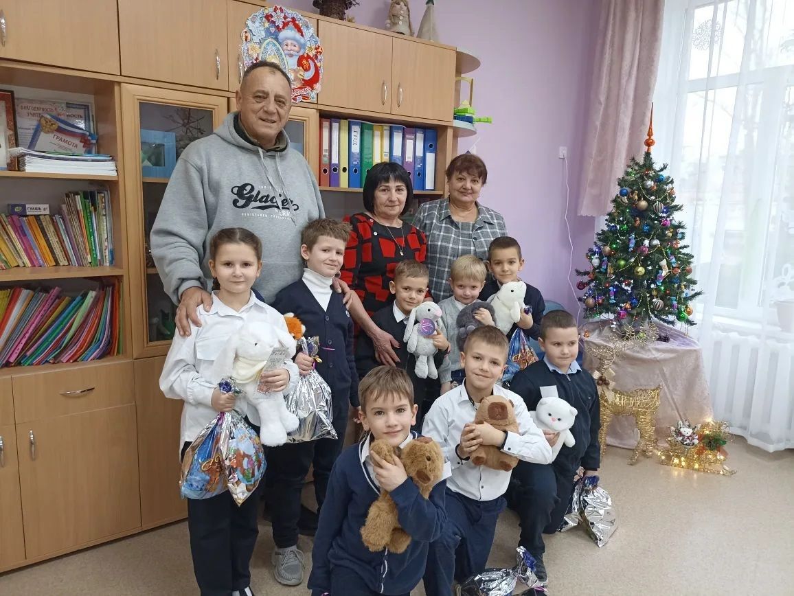 Ставропольцы передали новогодние подарки первоклашкам Донбасса