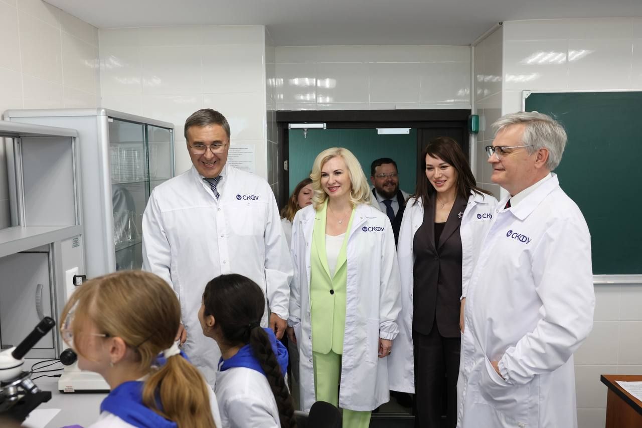 Министр науки и высшего образования РФ ознакомился с работой геномного центра СКФУ