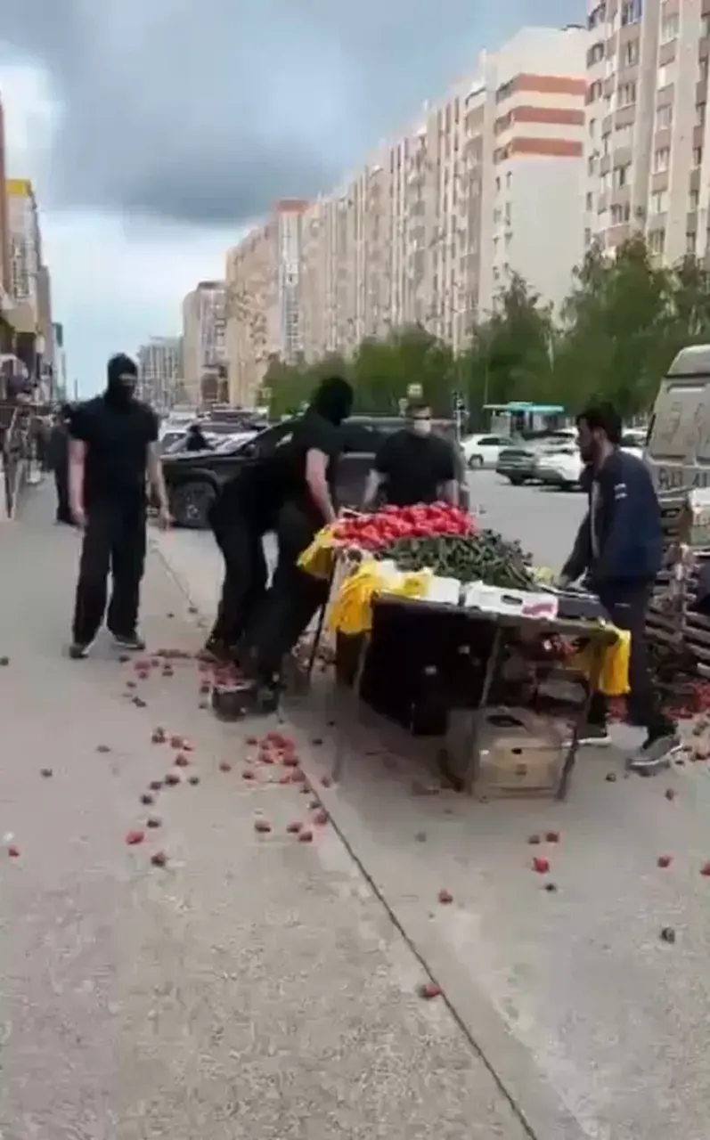Людей в масках, разгромивших точку с овощами, ищет полиция Ставрополя
