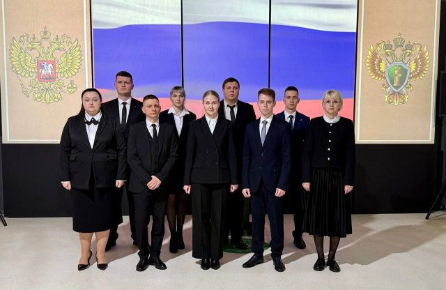 Девять молодых сотрудников прокуратуры Ставрополья приняли присягу в День Конституции РФ