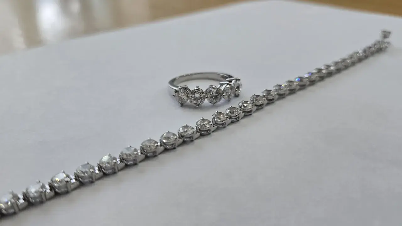 В аэропорту Минвод сестры попались на контрабанде украшений на 5,7 млн рублей