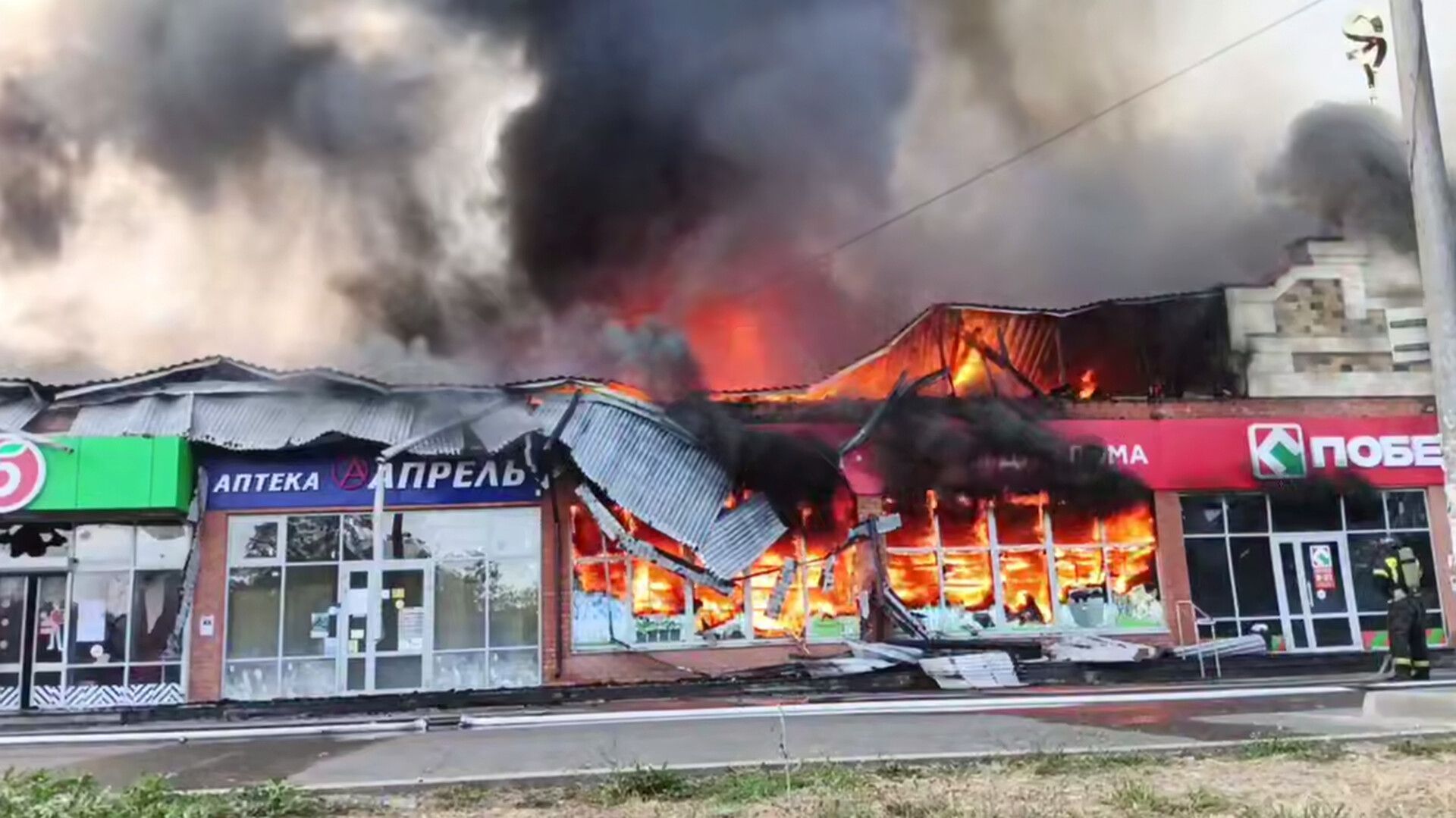 Названа возможная причина пожара в ТЦ на Ставрополье