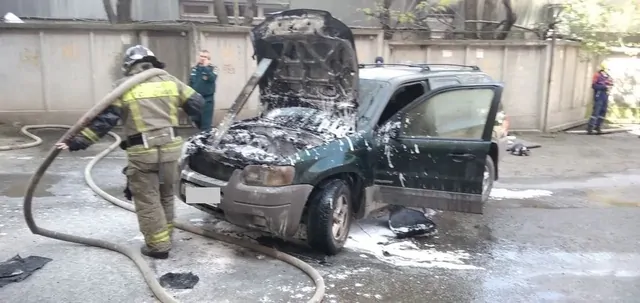 Машина загорелась из-за взрыва газового баллона на Ставрополье