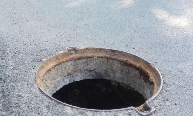 Двое ессентучан попались на воровстве чугунных крышек от канализационных люков Двое ессентучан попались на воровстве чугунных крышек от канализационных люков