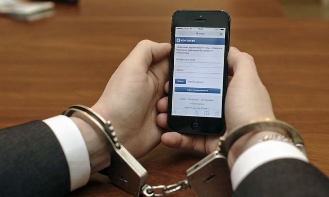 С 5 апреля в России вступают в силу новые законы об ответственности за распространение фейков С 5 апреля в России вступают в силу новые законы об ответственности за распространение фейков