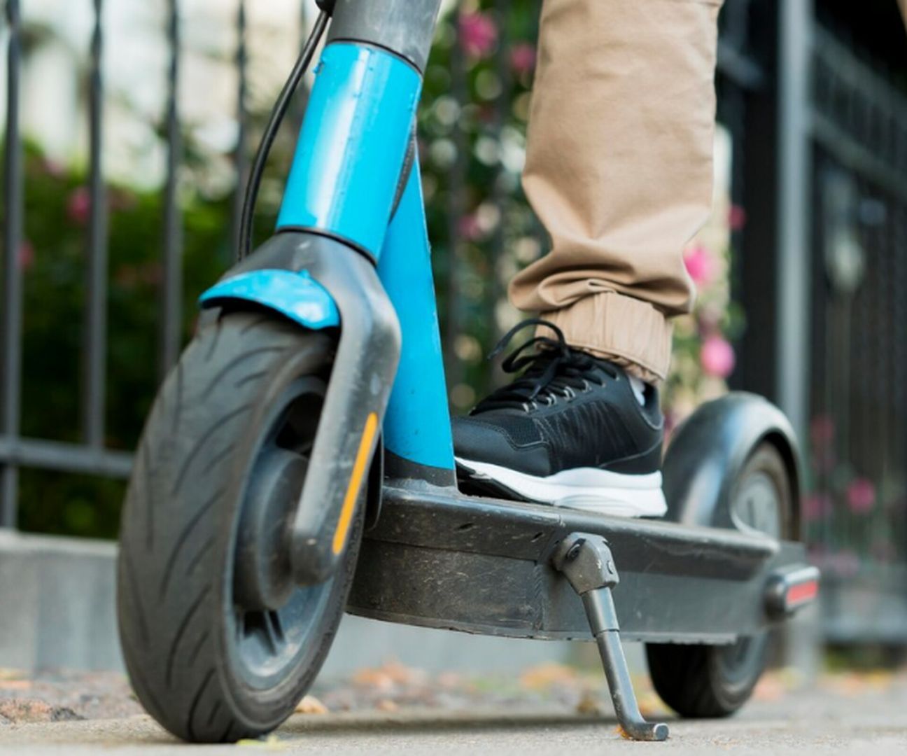 Жителям Ставрополья предложили решить судьбу самокатов в регионе