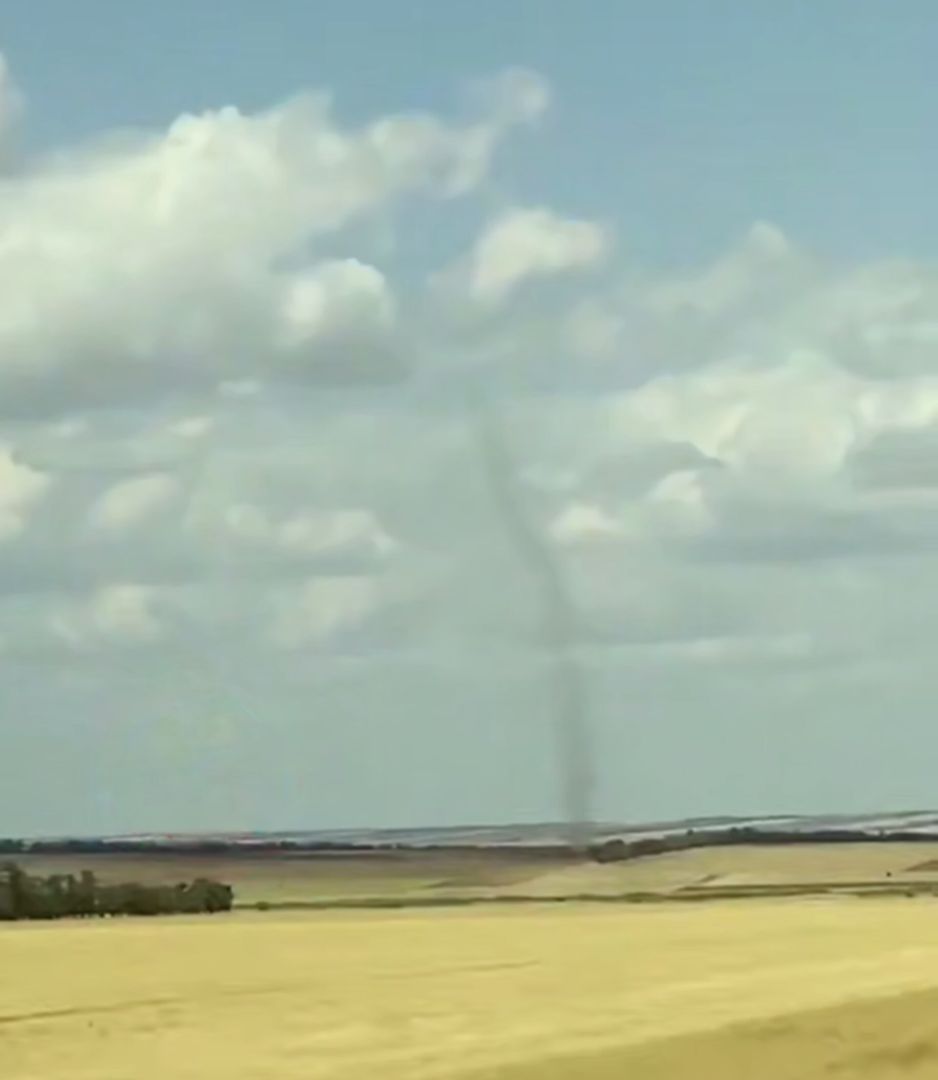 Пыльный вихрь заметили на Ставрополье